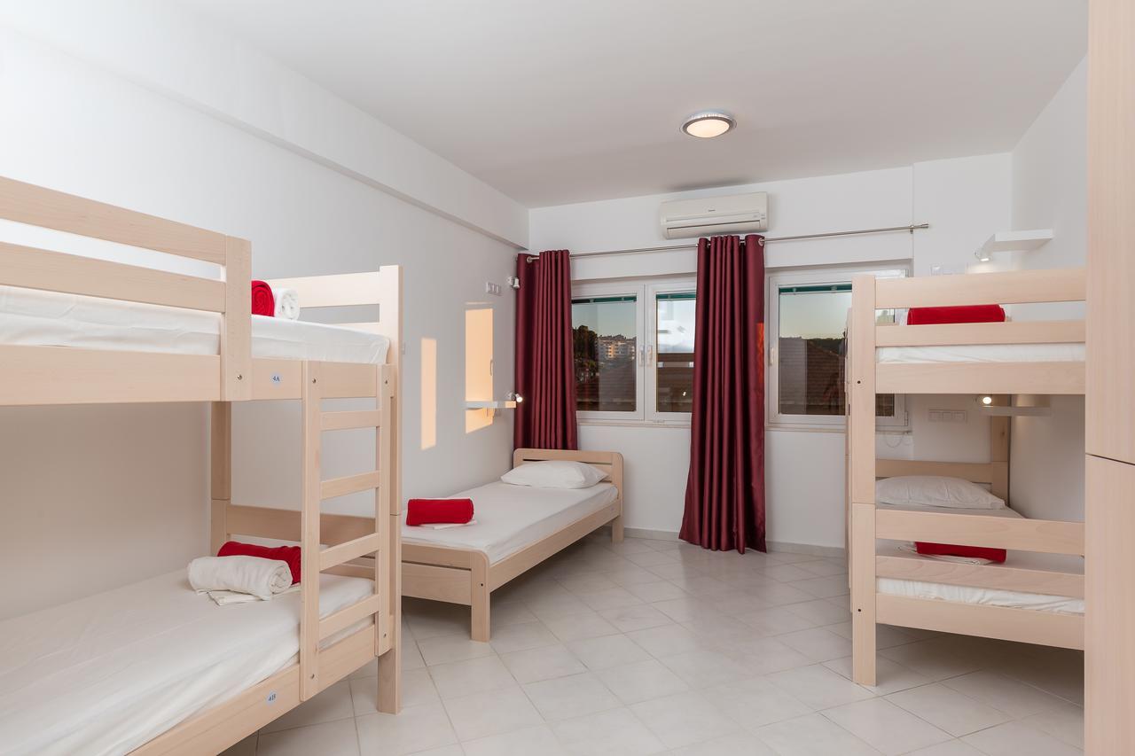 Bed op een Gemengde Slaapzaal met 5 Bedden