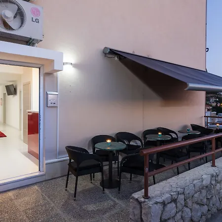 Hostel Free Bird (Adults Only)-3
